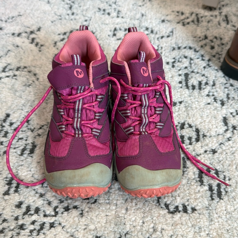 Girls Merrell waterproof hiking shoes size 2